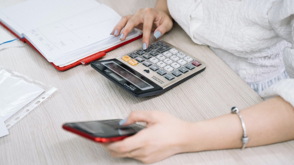 Between FIRE Investing and Traditional&nbsp;Investing